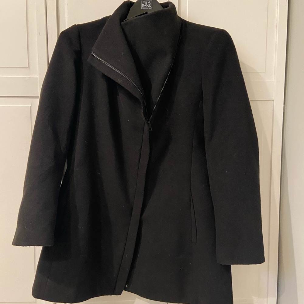 LIKE NEW Black Zip Up Women’s Wide Collar Coat